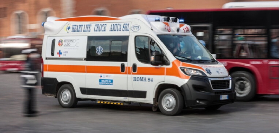 Woman stabbed in the throat by her 13-year-old son in the Modena area