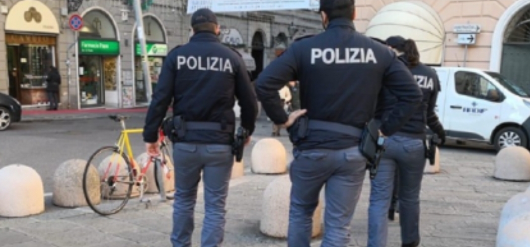 Man steals some clothes and then attacks the policemen who try to stop him. The police commissioner: ”Yet another criminal who allows himself to threaten and hit the officers”