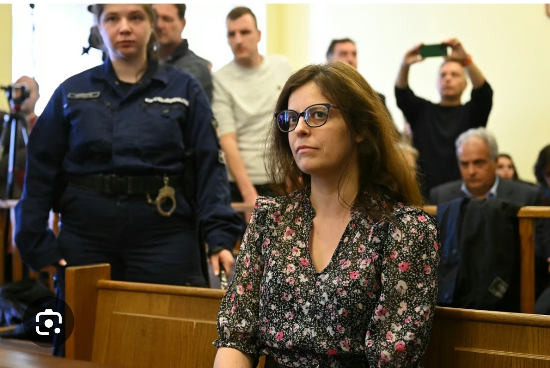 Ilaria Salis in court, for the first time without chains and handcuffs
